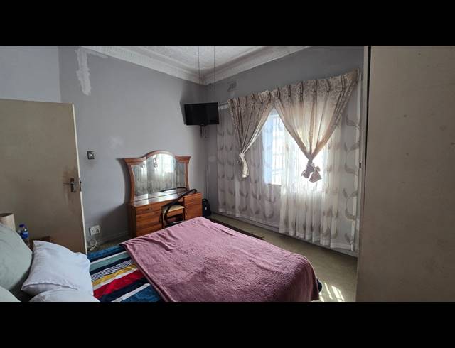 3 BEDROOM FREEHOLD FOR SALE IN REGENTS PARK